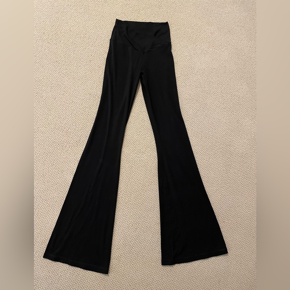 Aerie offline v waist flared yoga pants leggings. Size medium
